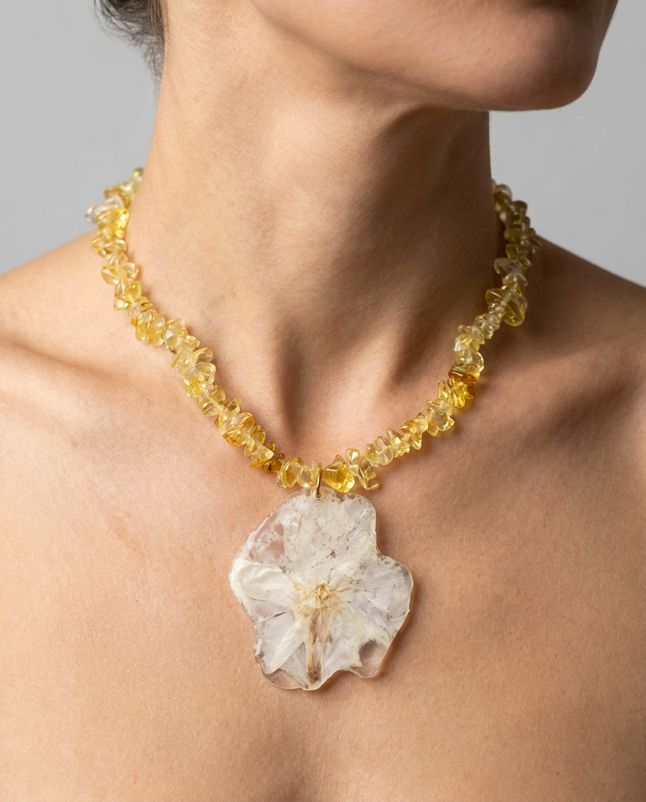 Collar corto adelfa blanca