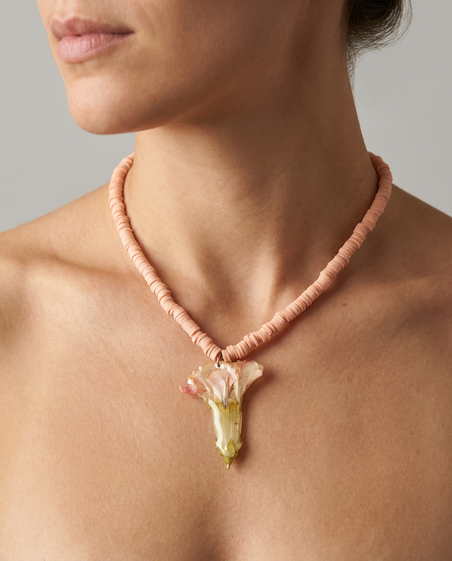 Collar corto goma clavelina