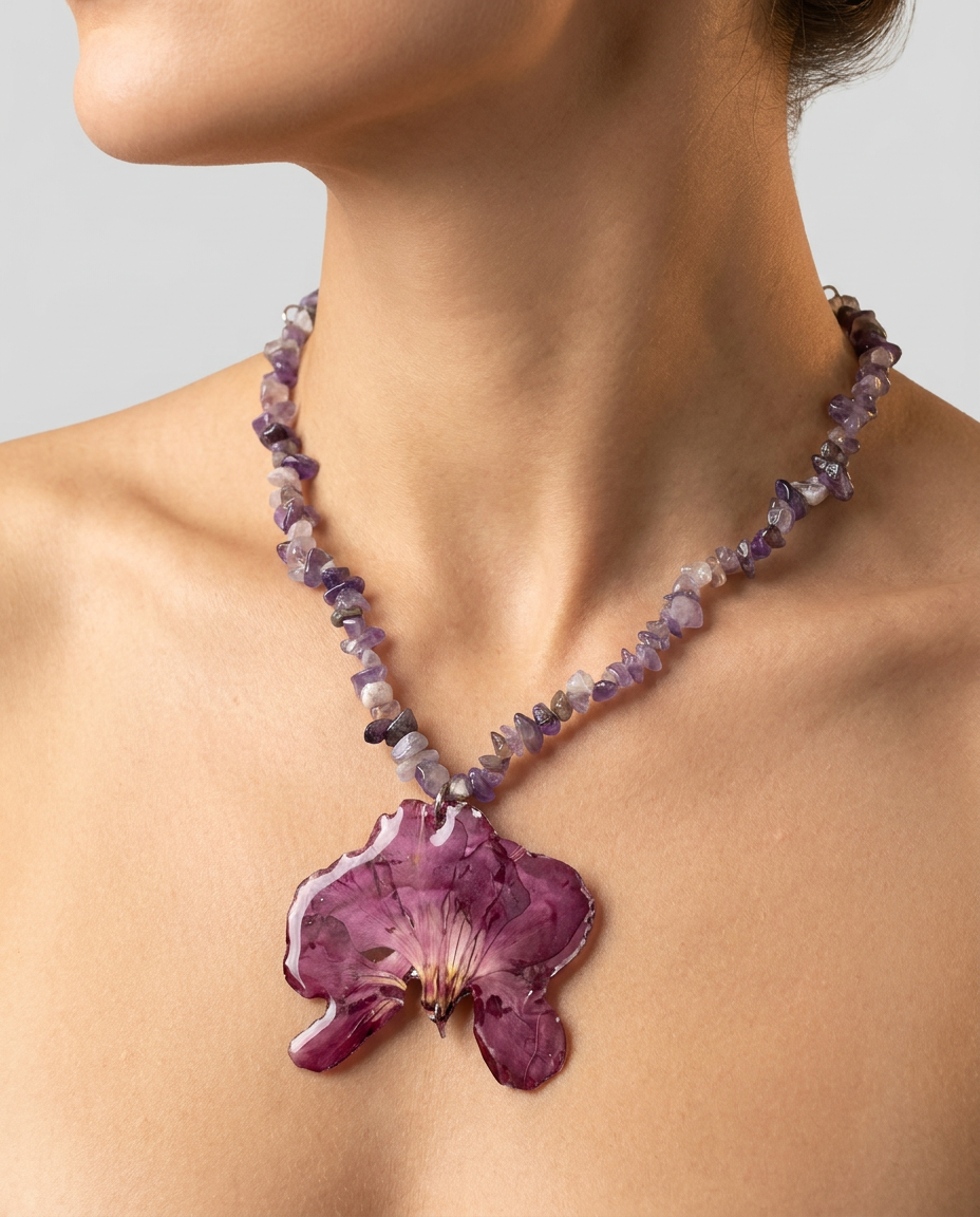 Collar corto pétalos morados