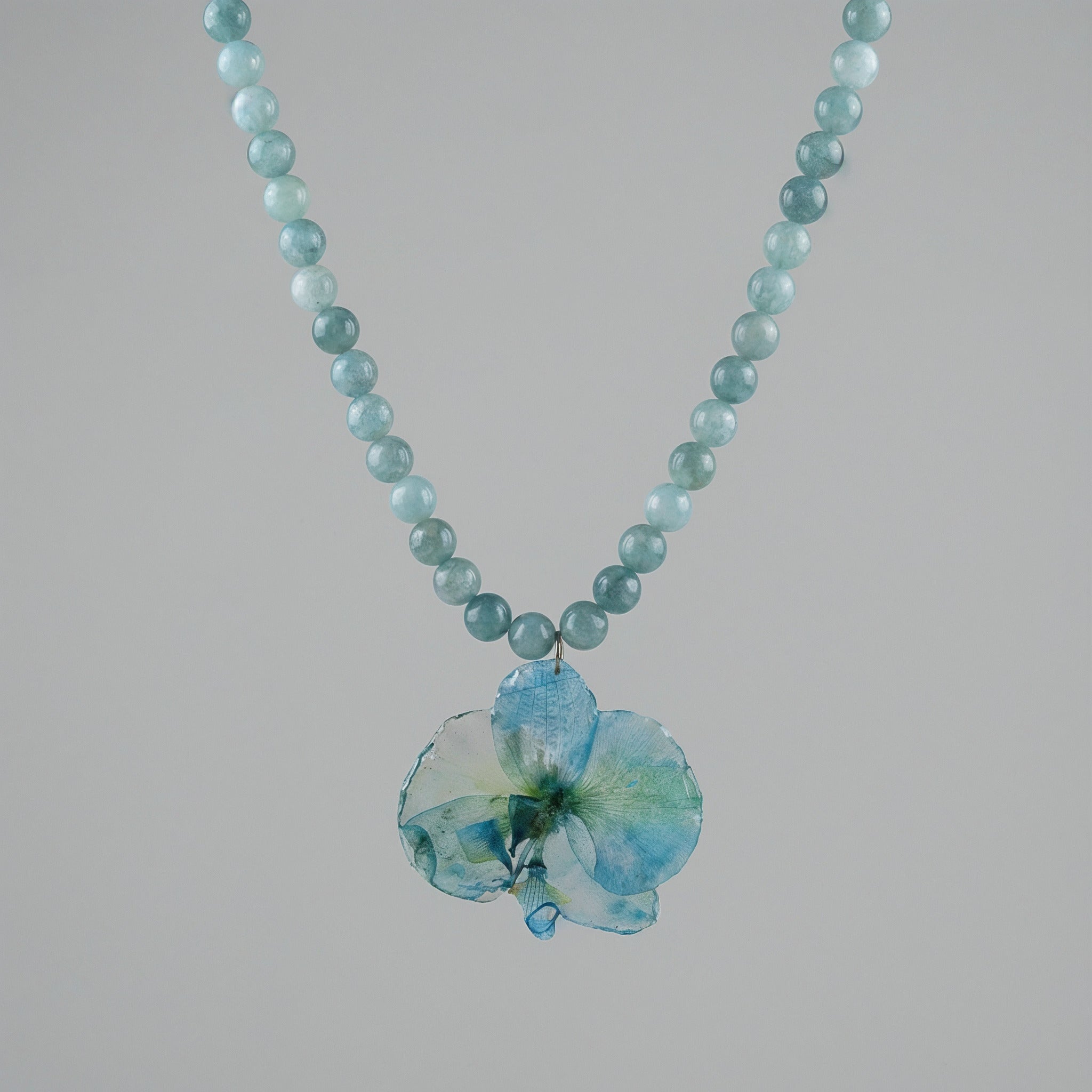 Collar corto orquídea azul