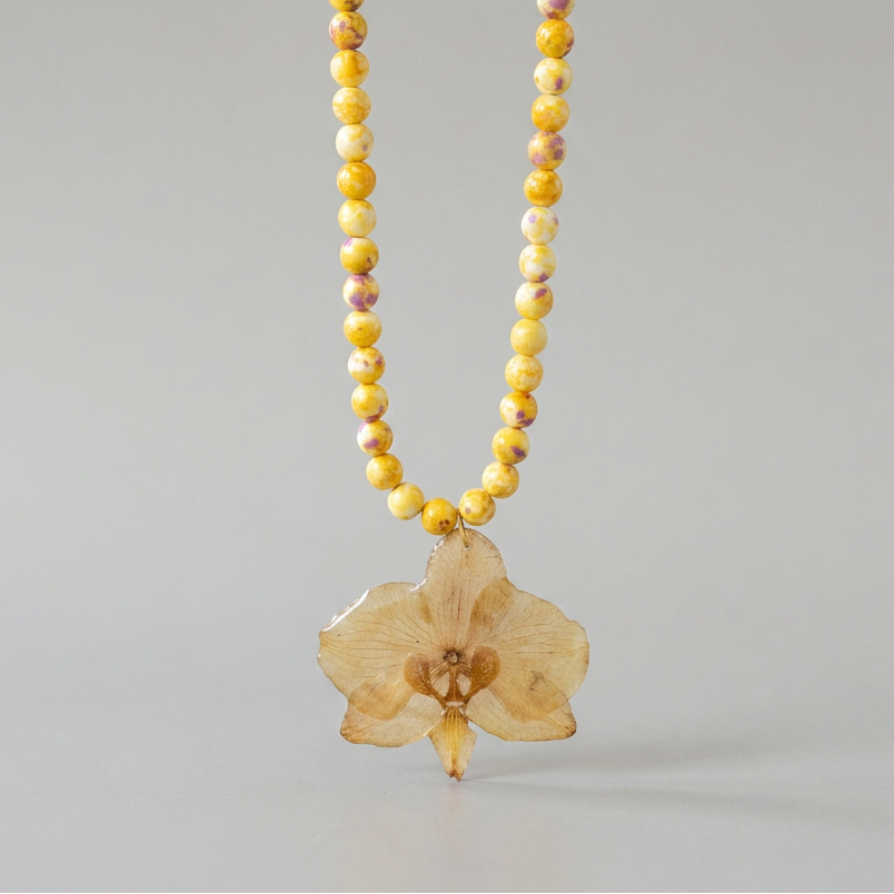 Collar corto orquídea amarilla