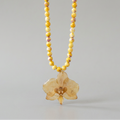 Collar corto orquídea amarilla