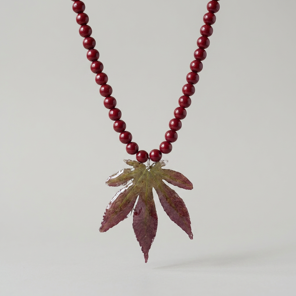 Collar hoja de arce japonés