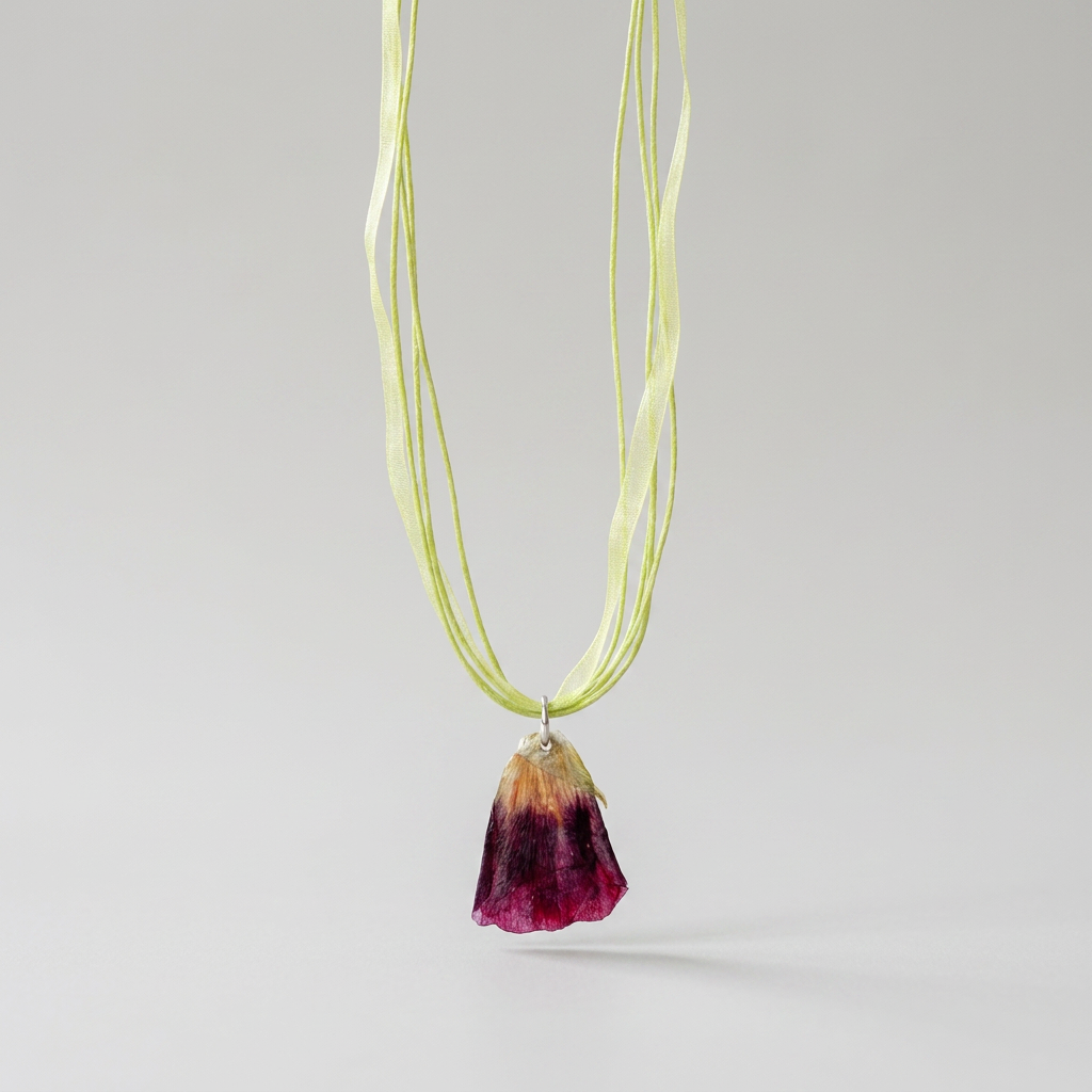 Collar corto flor perfil