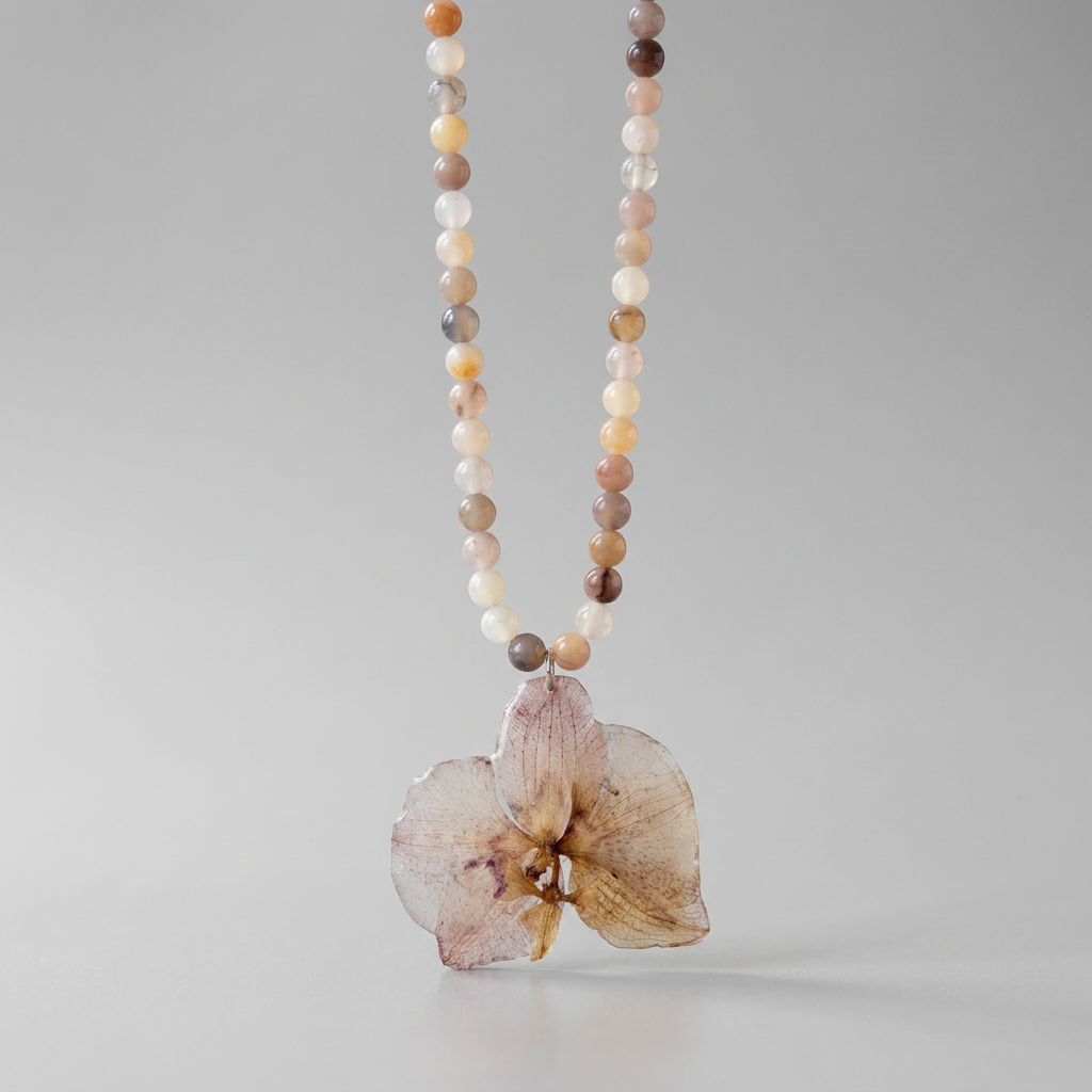 Collar corto orquídea beige