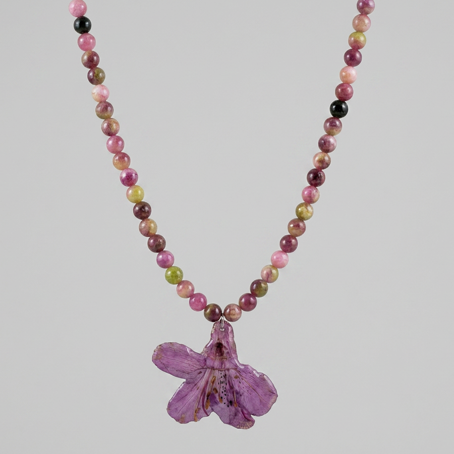 Collar corto flor pequeña púrpura