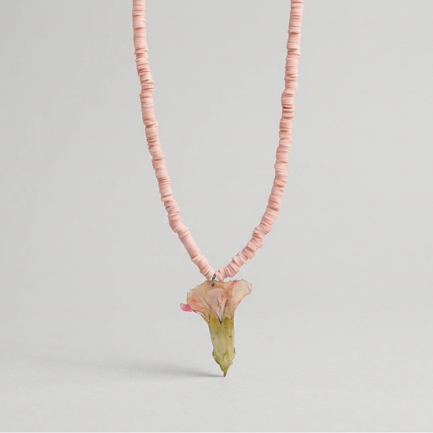 Collar corto goma clavelina